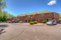 PARK COURT APARTMENTS in Klamath Falls, OR - Foto de edificio - Building Photo