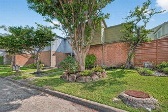 1917 Trixie Ln in Houston, TX - Building Photo - Building Photo