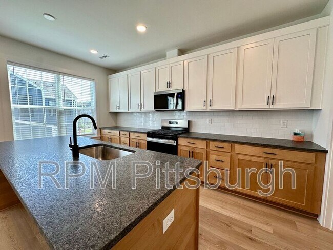 4004 Windsfield Wy in Bridgeville, PA - Building Photo - Building Photo