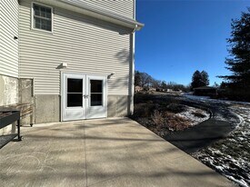 27 Meadow St in Newburgh, NY - Building Photo