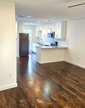 3812 Southway Dr, Unit 102 in Austin, TX - Building Photo - Building Photo