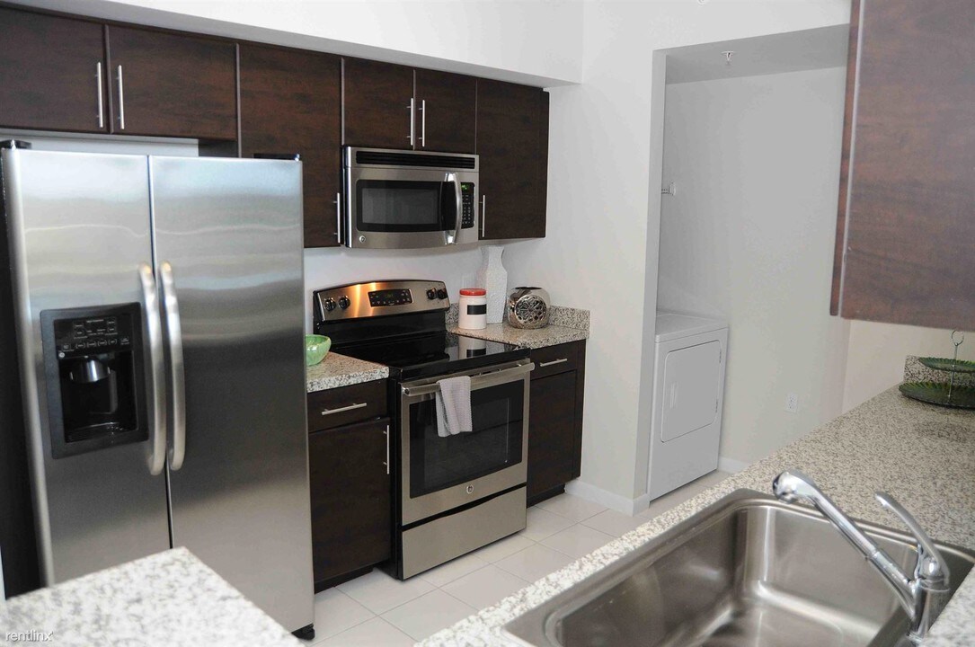 3690 SW 9th Terrace-Unit -# 807 in Miami, FL - Building Photo