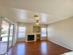 3356 E Escuda Rd in Phoenix, AZ - Foto de edificio - Building Photo