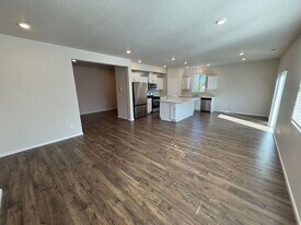 4820 Gray Ct NE in Salem, OR - Building Photo