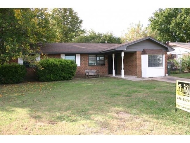 208 W Ridge Rd in Norman, OK - Building Photo - Building Photo