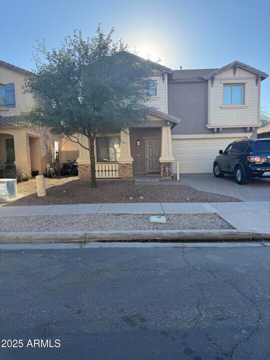 2014 S Falcon Dr in Gilbert, AZ - Building Photo