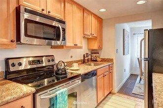 1001 Queen Anne Ave N in Seattle, WA - Building Photo - Building Photo