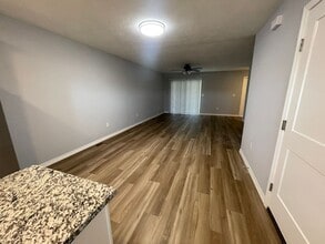 10 C St in Kimberling City, MO - Building Photo - Building Photo