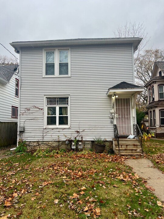 1219 Parmele St-Unit -Upper in Rockford, IL - Building Photo