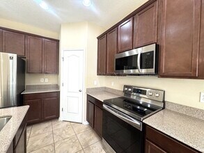 215 Lakeshore Dr in Davenport, FL - Building Photo - Building Photo