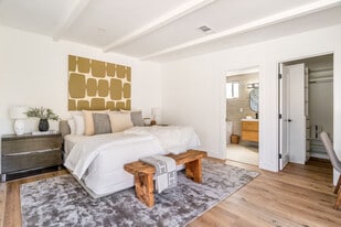 6525 W 85th St in Los Angeles, CA - Building Photo