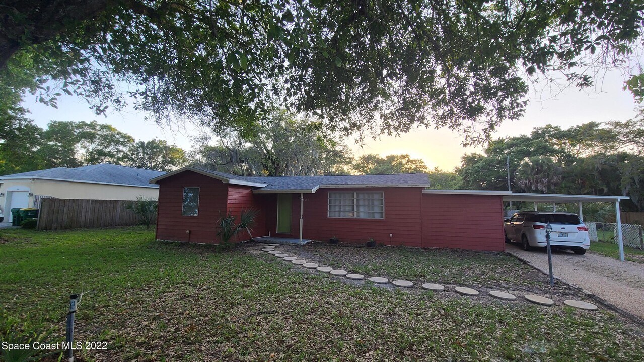 123 East Ct in Melbourne, FL - Building Photo
