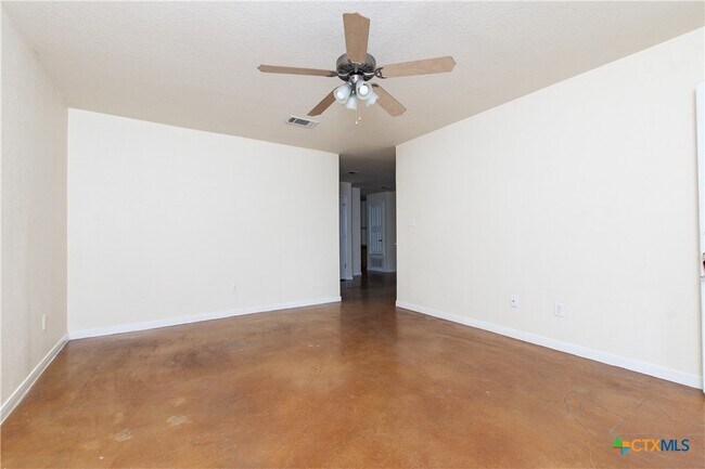 211 W Arlo Rd in Harker Heights, TX - Building Photo - Building Photo