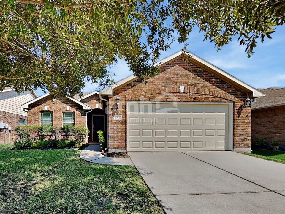 2819 Lockeridge Bend Dr in Spring, TX - Building Photo