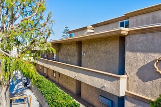 Centinela Apartments in Los Angeles, CA - Building Photo - Building Photo