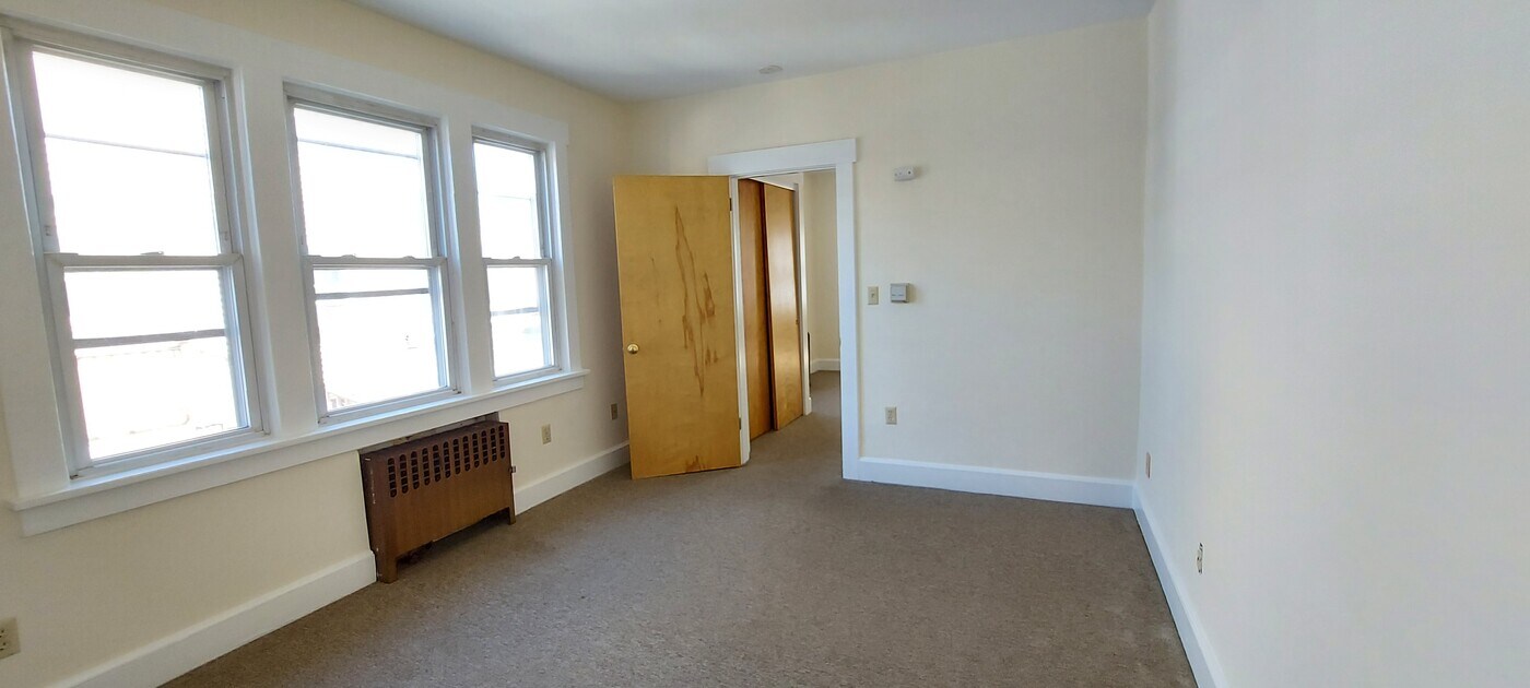 1595 Center Ave, Unit #2 in Fort Lee, NJ - Building Photo