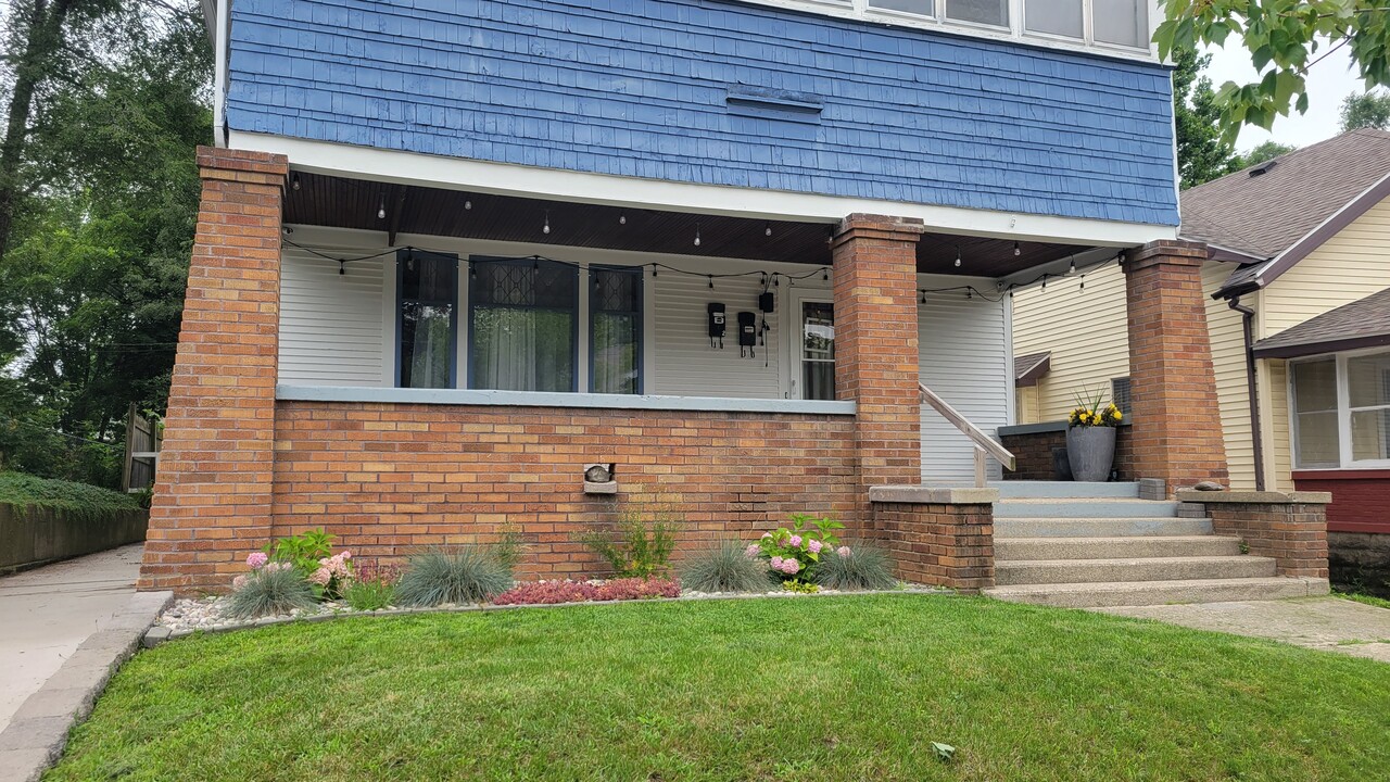 1019 Widdicomb Ave NW, Unit 2 in Grand Rapids, MI - Building Photo