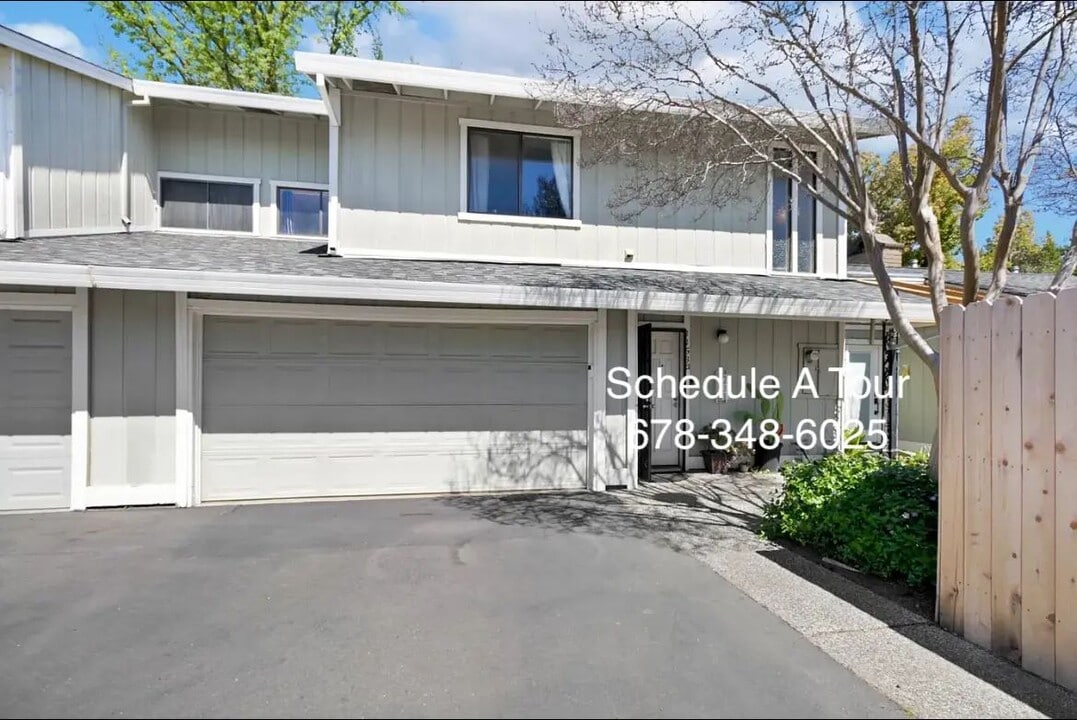 1138 Rivara Cir in Sacramento, CA - Building Photo