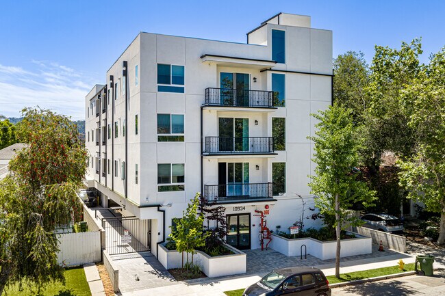 10934 Peach Grove St