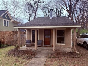 218 E Maple St in Fayetteville, AR - Foto de edificio - Building Photo