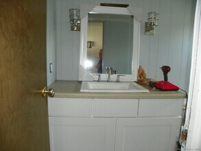 20 Woodland Dr in Waterford, CT - Building Photo - Building Photo