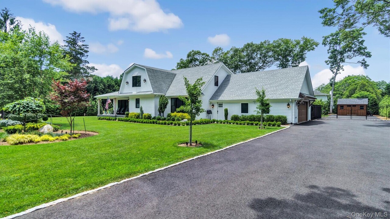 99 Beach Rd in Westhampton Beach, NY - Building Photo