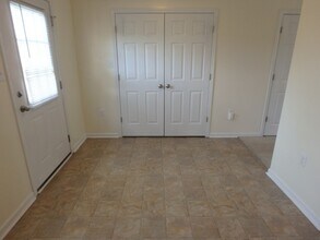 103 Wolf Creek Ln in Lillington, NC - Building Photo - Building Photo