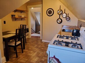 633 Maplewood Ave, Unit 3 in Ambridge, PA - Building Photo - Building Photo