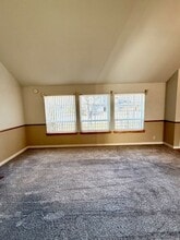 3036 NE Madison Ave in Bend, OR - Building Photo - Building Photo