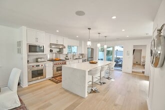 339 C Ave in Coronado, CA - Building Photo - Building Photo