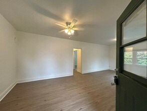 231 NE 4th Ave in Hillsboro, OR - Building Photo - Building Photo