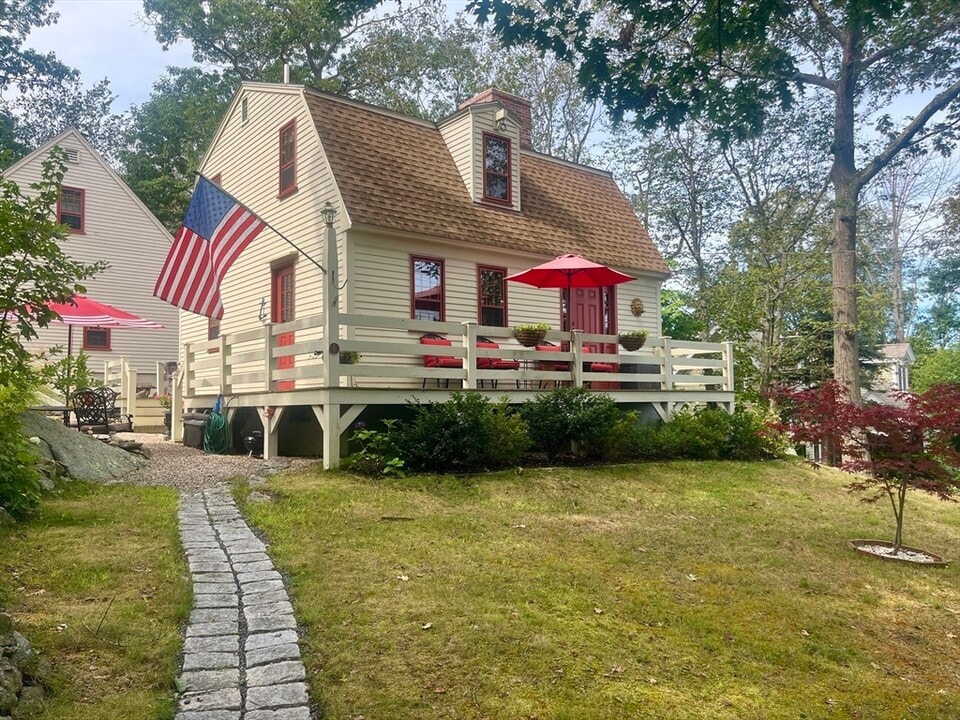 6 Spring Ln in Rockport, MA - Building Photo