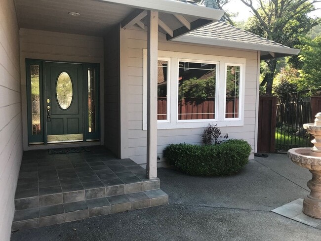 497 Jenifer Ct in Santa Rosa, CA - Building Photo - Building Photo
