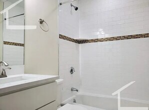 31 Harris St, Unit 2 in Brookline, MA - Building Photo - Building Photo