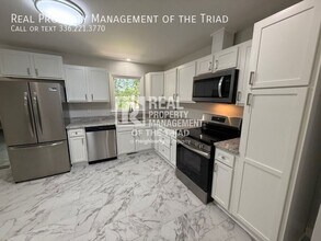 2206 Dulaire Rd in Greensboro, NC - Building Photo - Building Photo