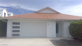 772 100th Ave N in Naples, FL - Building Photo