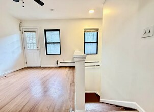 E.3rd E3rd St in New York, NY - Foto de edificio - Building Photo