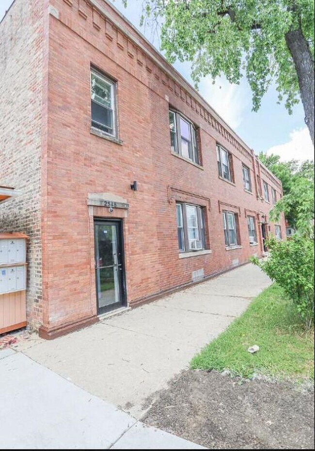 4301 W Wrightwood Ave in Chicago, IL - Building Photo - Building Photo