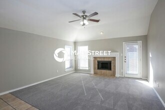 7928 Hill Country Ln in Dallas, TX - Building Photo - Building Photo