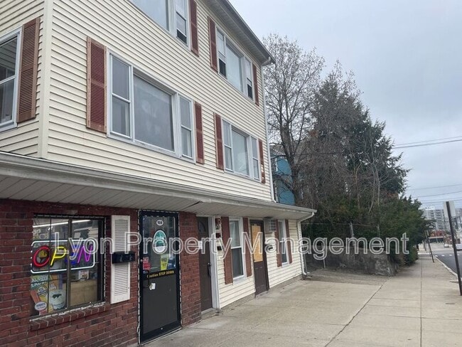 157 Rathbun St in Woonsocket, RI - Building Photo - Building Photo