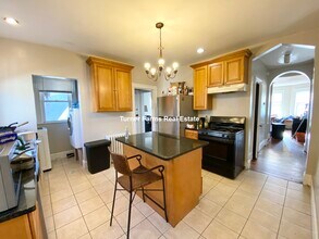 45 Cherokee St, Unit 3 in Boston, MA - Foto de edificio - Building Photo