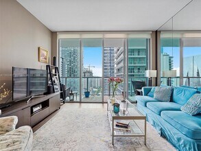 1111 SW 1st Ave in Miami, FL - Building Photo - Building Photo