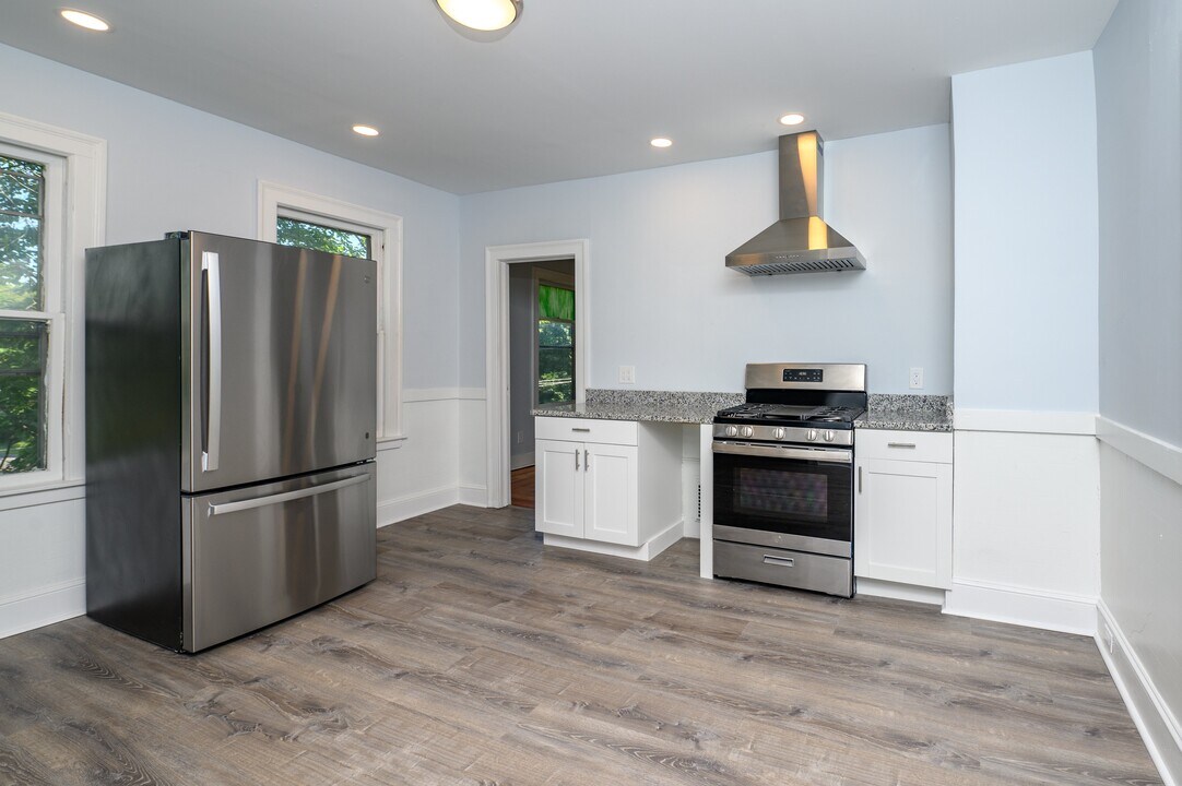 1592 Corbin Ave in New Britain, CT - Building Photo