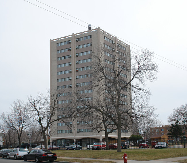 Pentagon Apartments in Minneapolis, MN - Building Photo - Building Photo