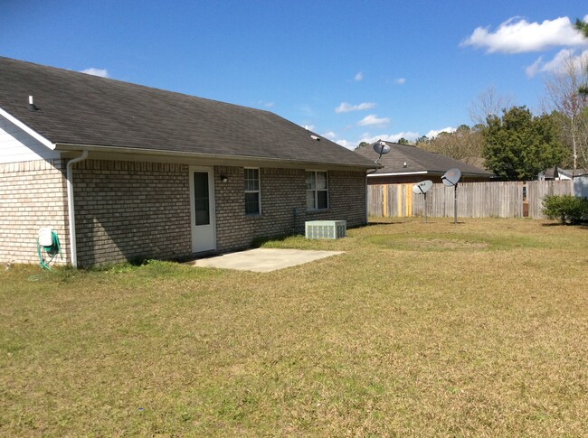 1069 Cassidy Ln in Hinesville, GA - Building Photo - Building Photo