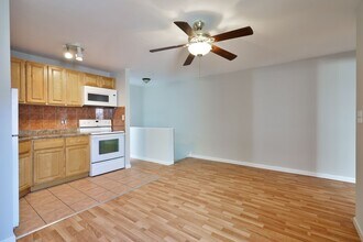 1440 W Grange Ave in Philadelphia, PA - Building Photo - Building Photo