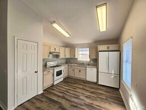 28 Easton St in Ensley, FL - Building Photo - Building Photo