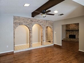 112 Lindenwood N in Hewitt, TX - Building Photo - Building Photo