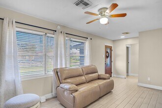 3306 Earl St in Pasadena, TX - Building Photo - Building Photo