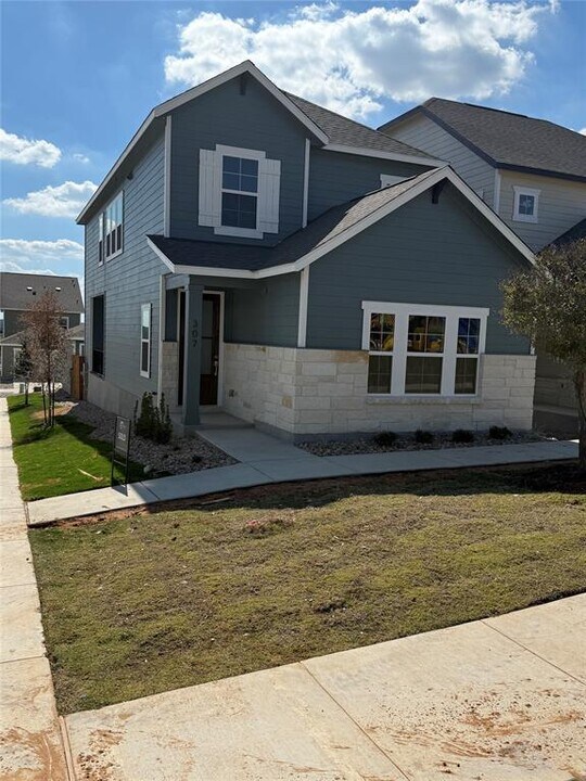 5900 Whisper Crk Dr in Georgetown, TX - Building Photo